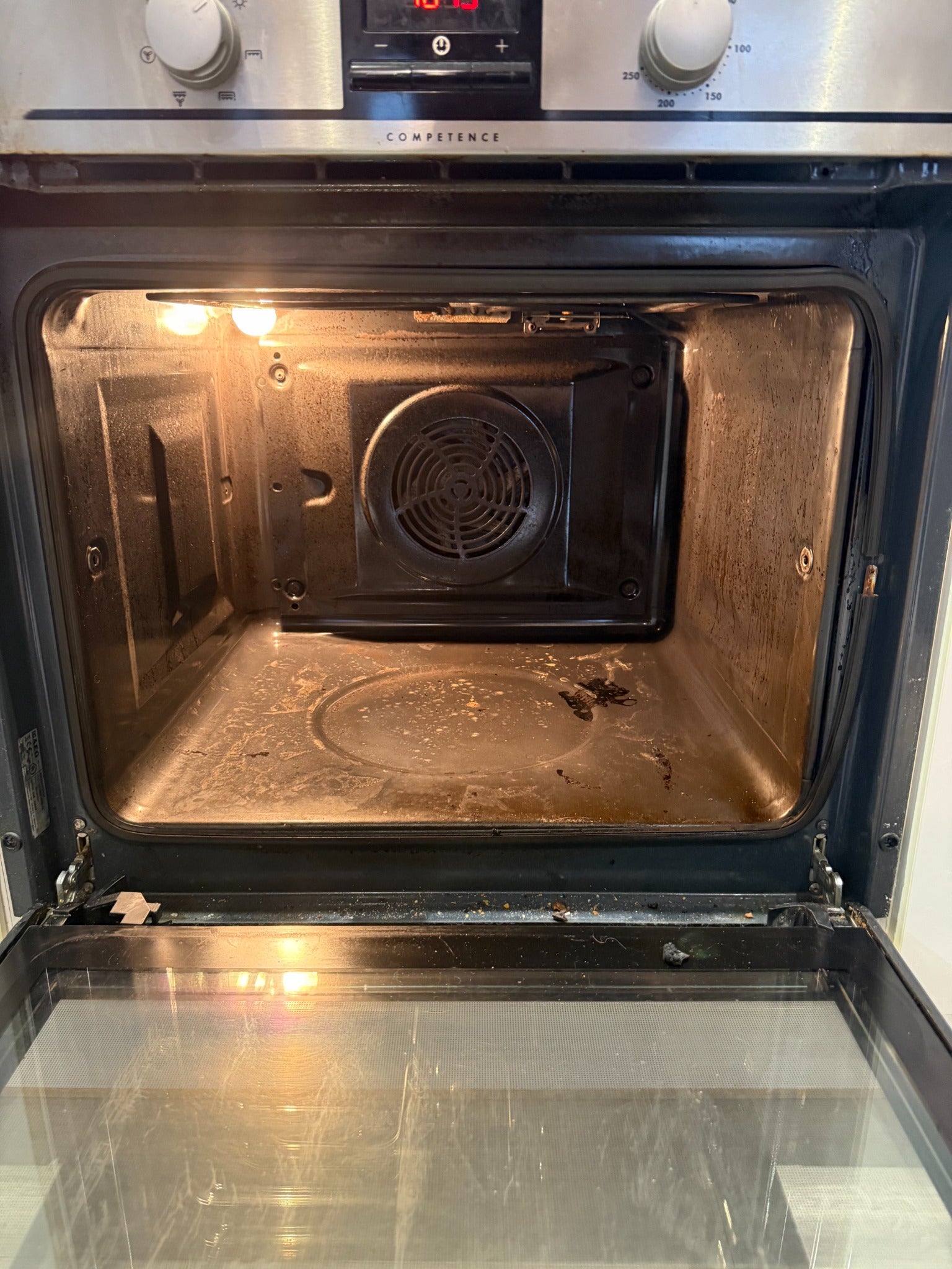 {"loading" => "lazy", "alt" => "Oven — Before"}