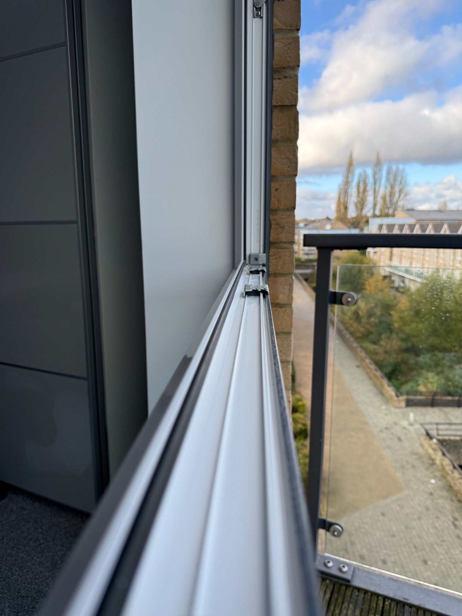 {"loading" => "lazy", "alt" => "Window track — After"}